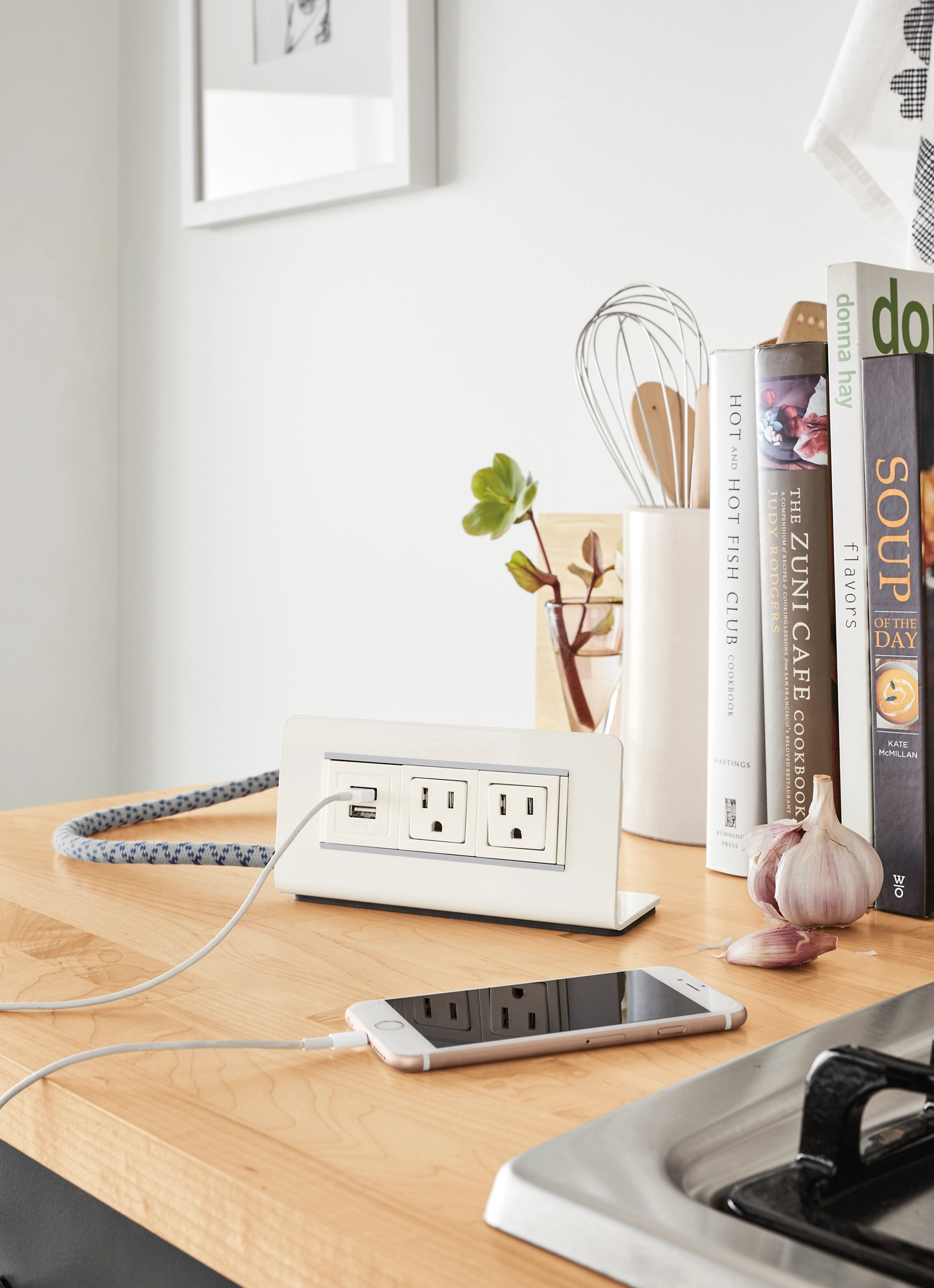 Axil® Tabletop Power & Charging Outlet 5 Axil® Tabletop Power & Charging Outlet - Image 3